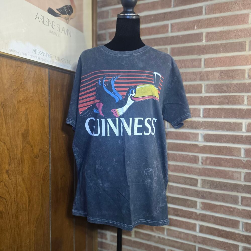 Guinness Toucan Graphic T-Shirt Mens Large Gray Mineral Acid Wash Beer Tee